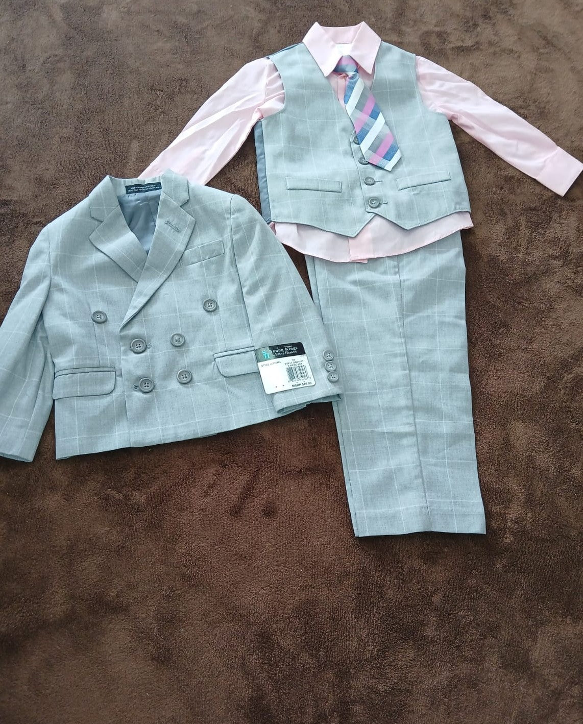 Elegante Traje Formal de Niño - Saco y Pantalón Gris con Chaleco y Camisa Verde y Corbata