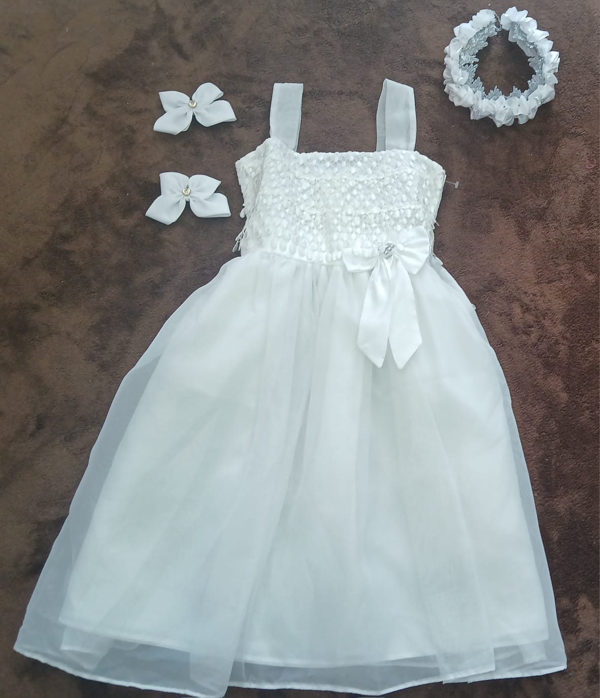 Vestido Blanco de Organza con Lazo en la Cintura