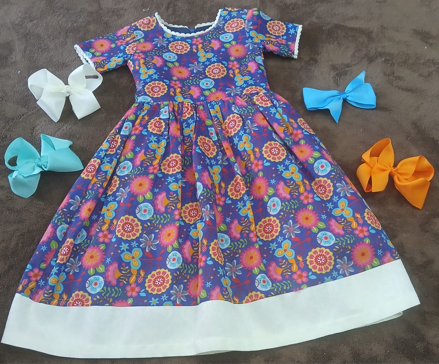 Vestido Floreado con Diseño Folclórico y Lazos para el Cabello